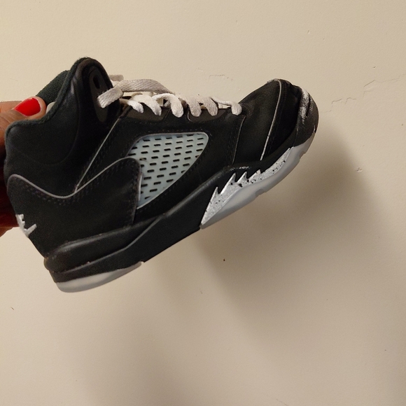 Toddler Boys Black Jordans Size 12 - Picture 4 of 14